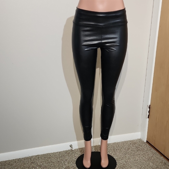 Sleek Black Leather Look Leggings - Picture 1 of 8